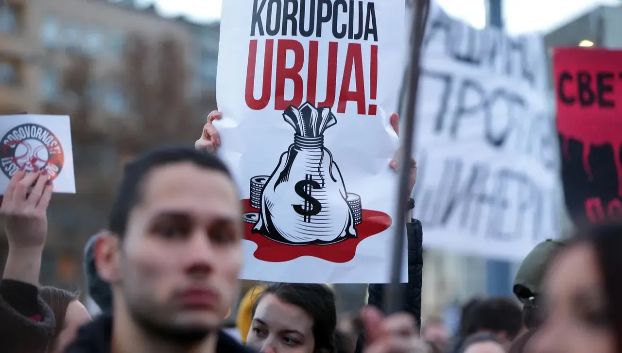 Сръбските тайни служби тормозят протестиращи студенти, "изземват" личния им живот