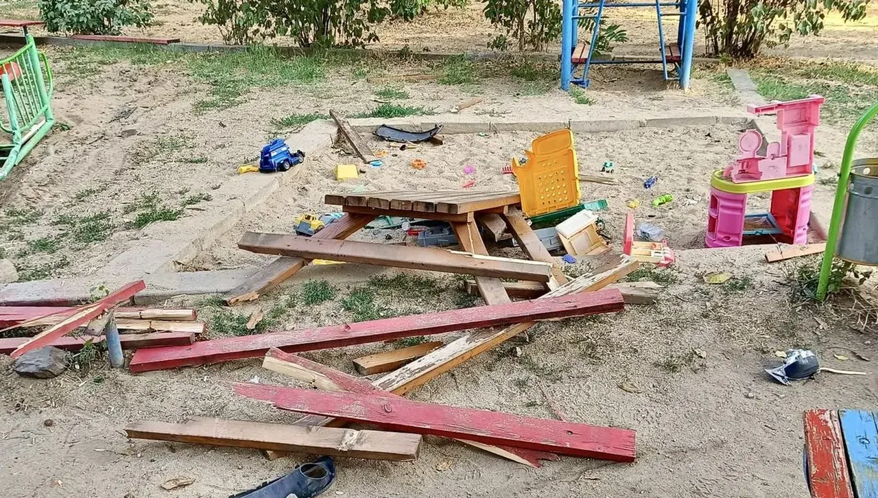 След екшън с полицията: Пиян до откат шофьор се вряза в детска площадка