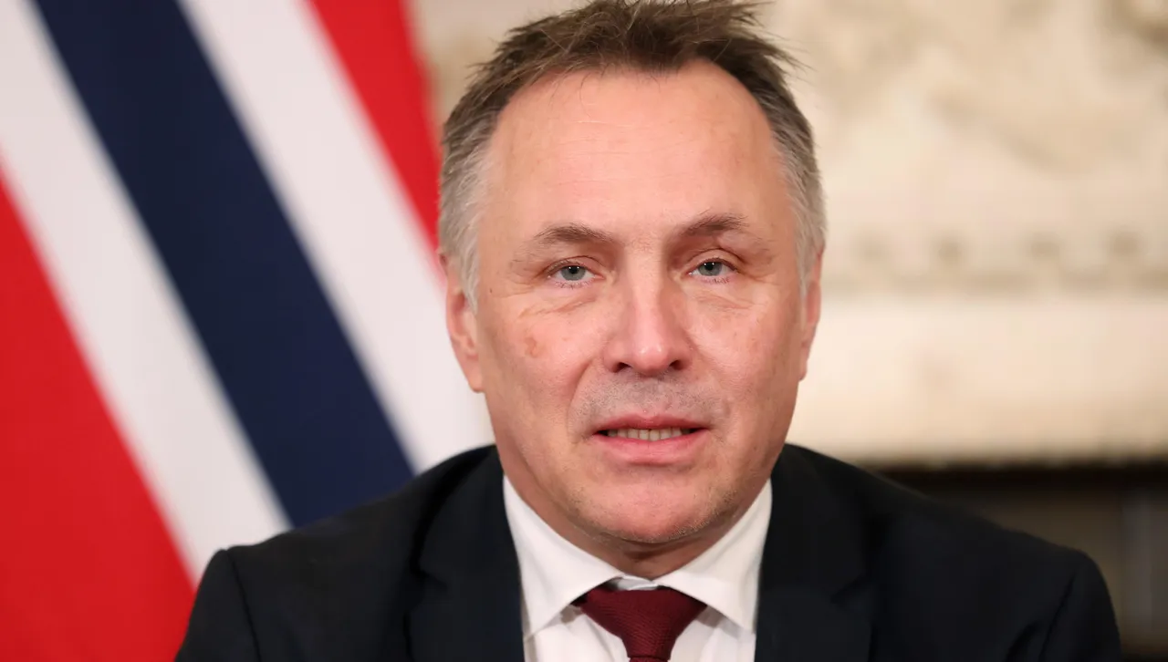 Като очи и уши на НАТО на Север това изисква