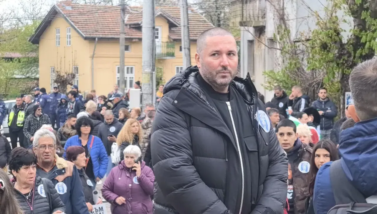 Бащата на Сияна е създател на гражданско движение за "доброто"