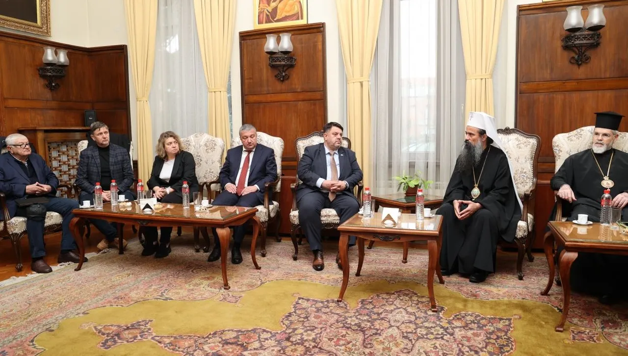 Патриарх Даниил и БСП – Обединена левица се прегърнаха