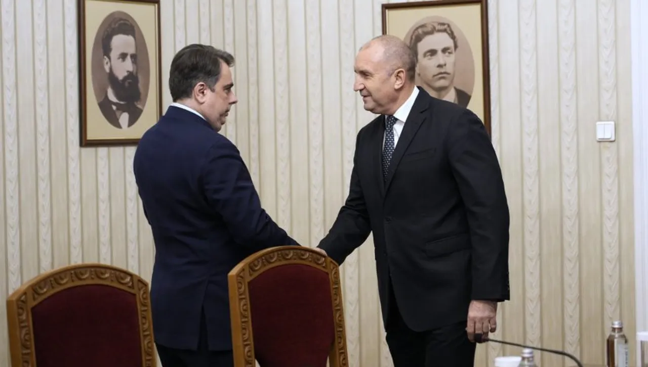 Първи при Румен Радев отидоха от ГЕРБ СДС с представител