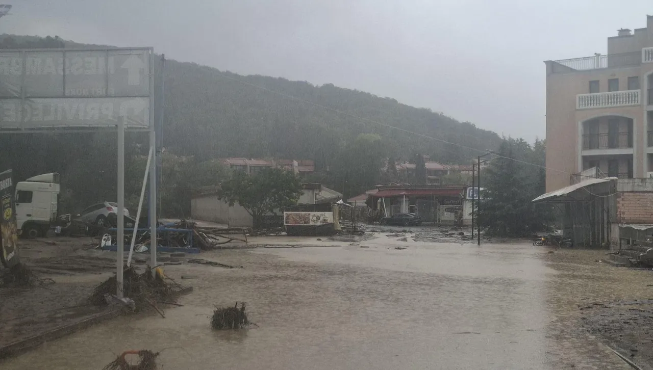 Областният управител на Бургас поиска помощ от военните за справяне с последиците от потопа