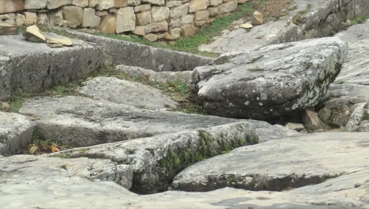 Археолози разкриха единствения по рода си античен мол в България