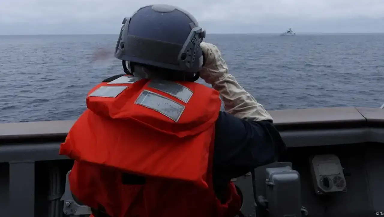 Тайван задържа кораб с китайци след прекъсване на подводен кабел край острова