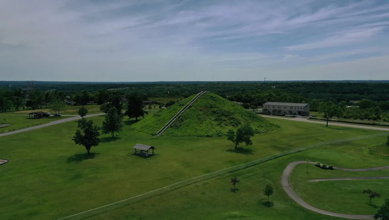 Древният свят на лунните хора, скрит в американския Среден Запад