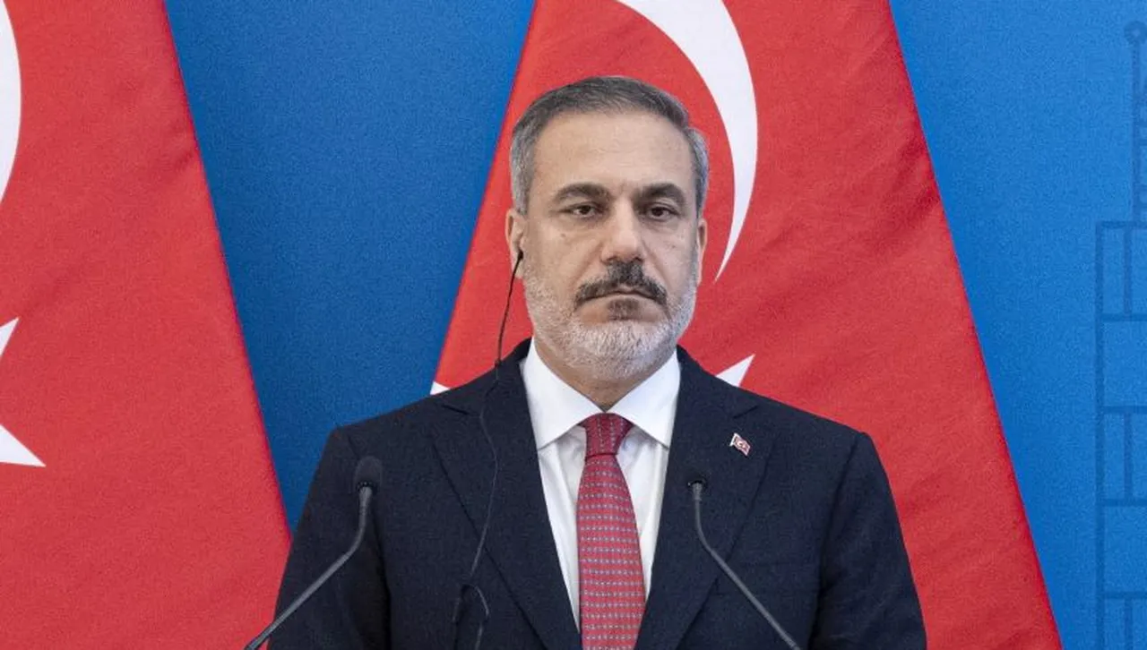 Фидан: Турция ще се намеси при всеки опит за разделяне на Сирия