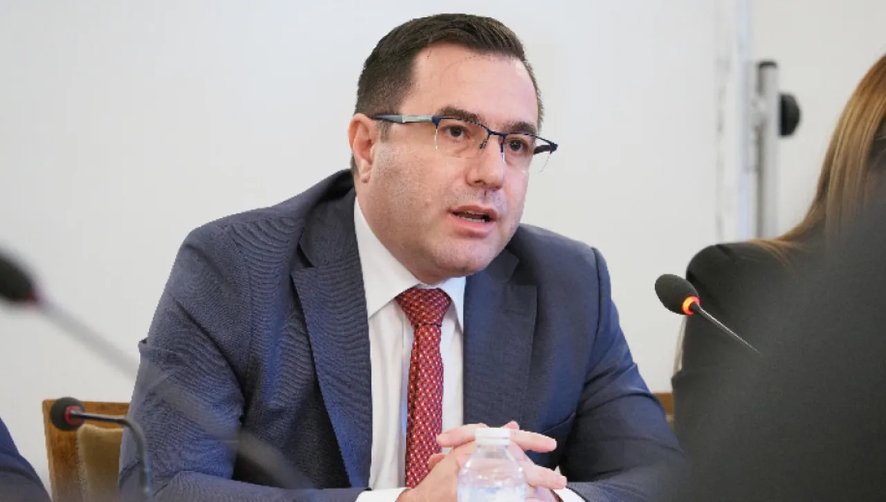 Парламентът избра Пламен Младеновски за шеф на КЕВР