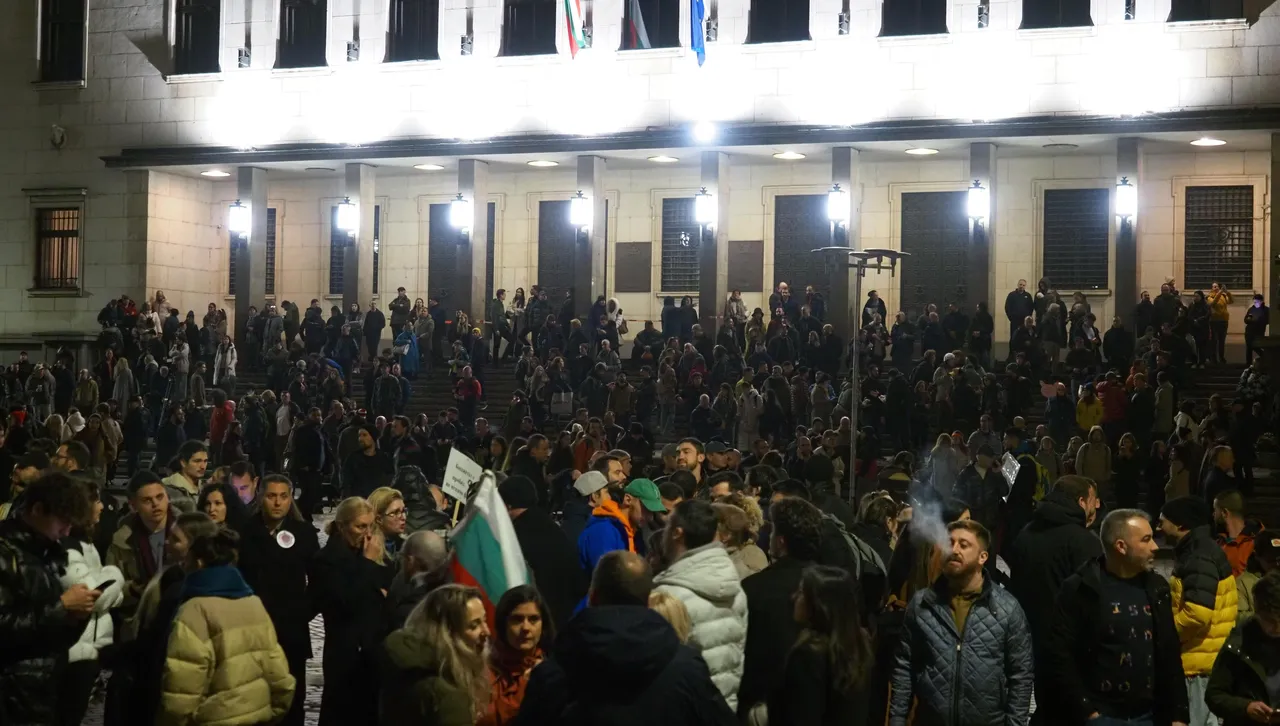 Протестиращи срещу Бюджет 2026 се събраха в триъгълника на властта