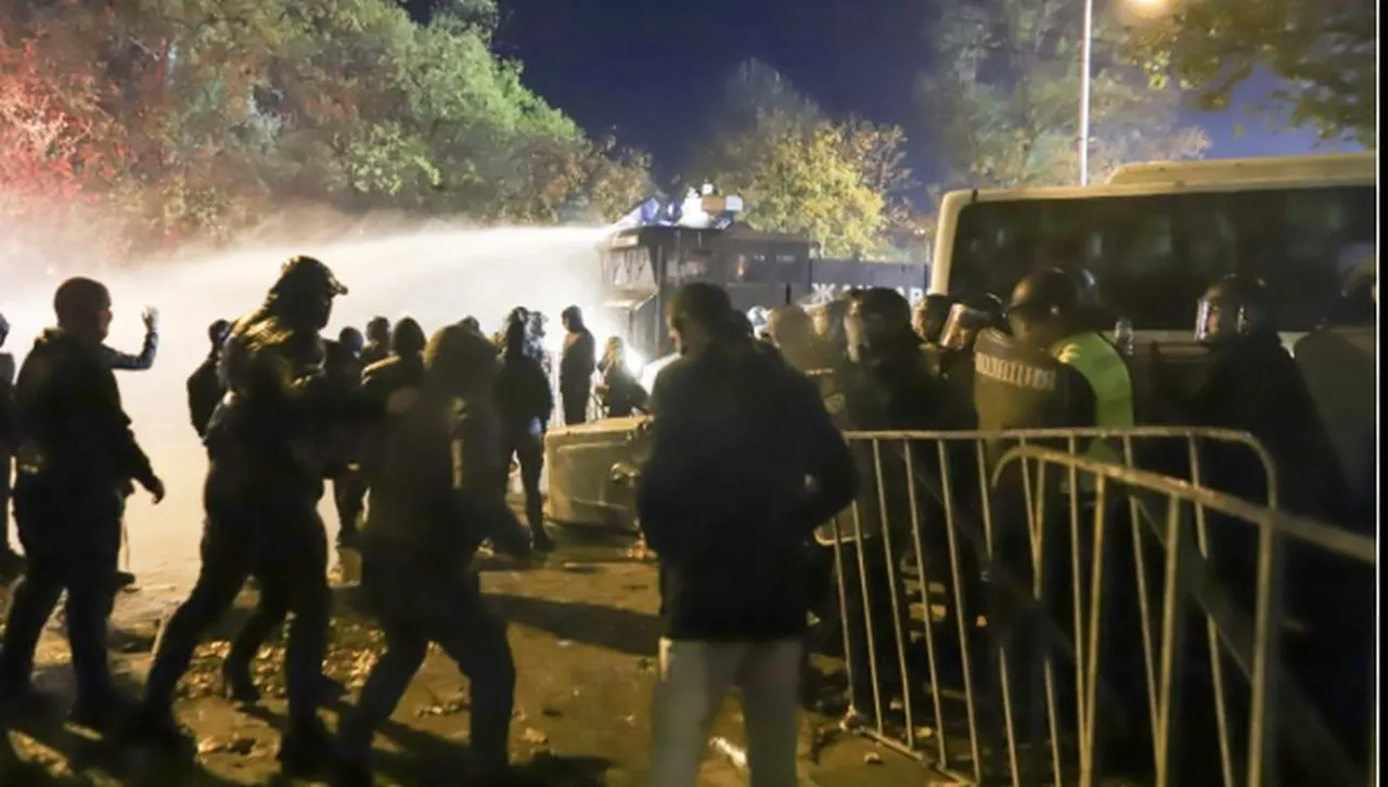 Сълзотворен газ и водни оръдия по протестиращи срещу Олимпиадата в Италия