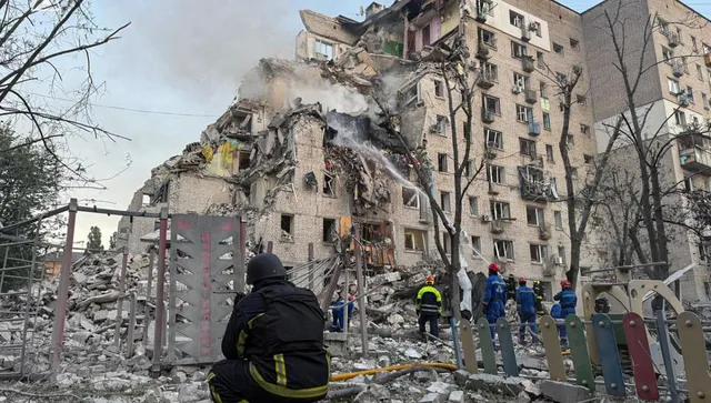 Яростна руска атака срещу Киев: Намерените загинали са 13, под руините остават хора
