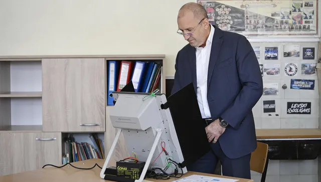 Румен Радев: Олигархията губи контрол, гласувайте - легитимността на институциите произтича от вота