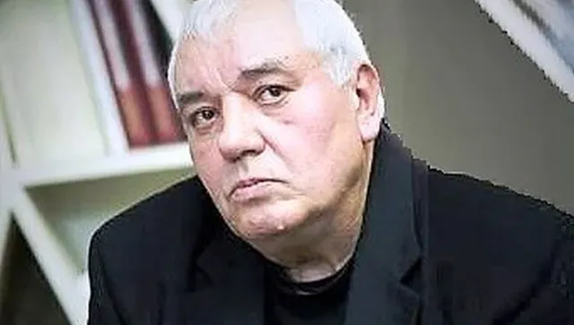 Парадната униформа на президента Немур Ведар