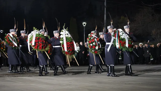 На колене пред паметника на Апостола - България почете 153-ата годишнина от неговото безсмъртие