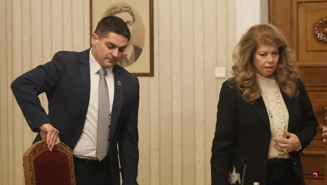 На нож срещу Йотова и срещу Зеленски – в кого е прицелен  предизборният театър на Радостин Василев?