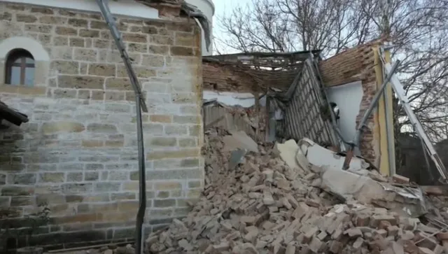 В Брегово неочаквано се срути се кула към древен храм 