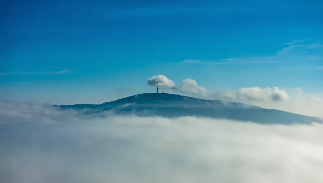Облачно, мъглите се задържат до обед, температурите на север достигат до 12°