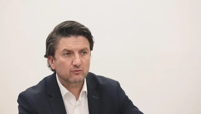 Бивш министър изригна срещу орязването на бюджета за култура