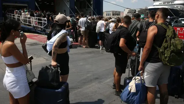 Спасиха 53 души от преобърнал се ферибот край бреговете на Гвиана