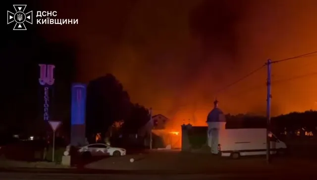 37 са вече жертвите на руската атака в Киевска област, детонирал е склад за боеприпаси, поразени са 50 жилищни сгради