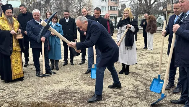 Образователният министър: Строим над 100 училищни физкултурни салона в цяла България
