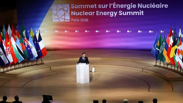 Активисти на "Грийнпийс" бламираха Макрон преди срещата за ядрена енергетика в Париж