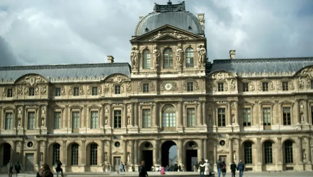 Вълна от престъпления в Лувъра: Арестуваха обвинени в измама за 10 млн. евро