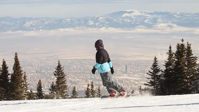 Слънчево, студено и ветровито, 14 области са с жълт код за мразовито време