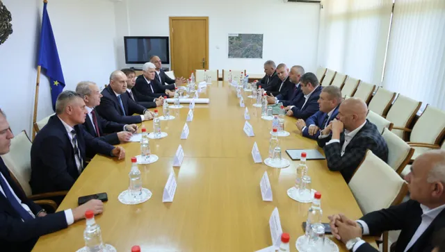 Радев: 5 вертолета и „Спартан“ са готови да гасят пожарите