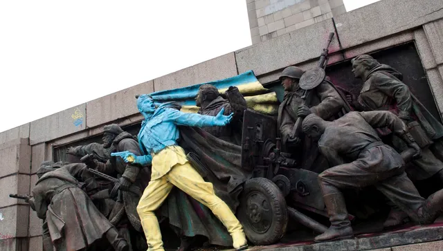 Правителството в оставка отпусна 270 000 евро за охрана на демонтираните фигури и барелефи  от "Паметника на Съветската армия"