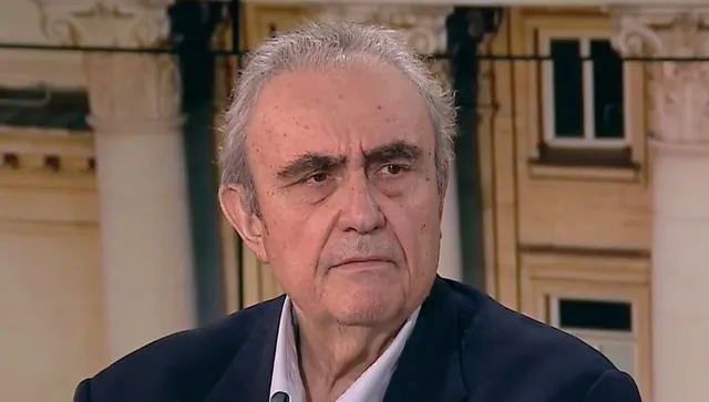 Скатавай се, раздвижвай съветските бараки - самолети, танкове и батерии, оплаквай се, че няма пари и чакай какво  ще кажат братушките
