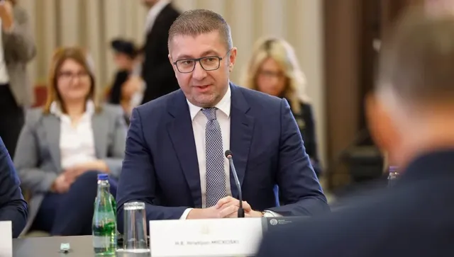 Северна Македония се раздели наведнъж със 7 министри 