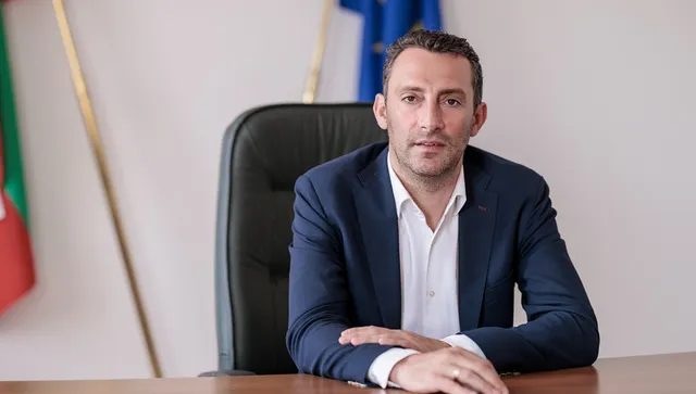 Спортният министър за скандала с Ивет Лалова: Тя е спортист с безупречна репутация