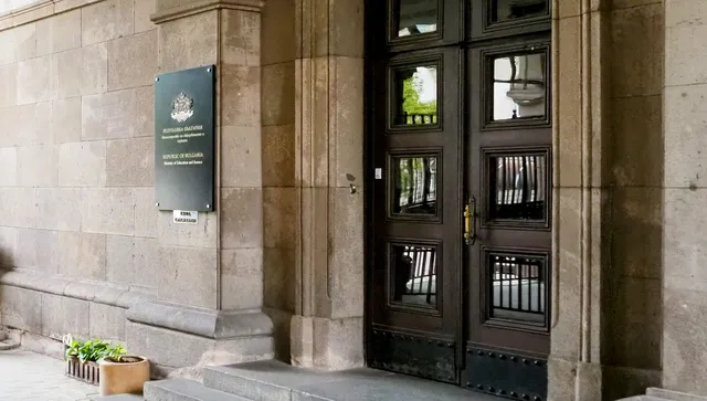 МОН уволни директора на столичното 138-о училище заради камерите в тоалетните 