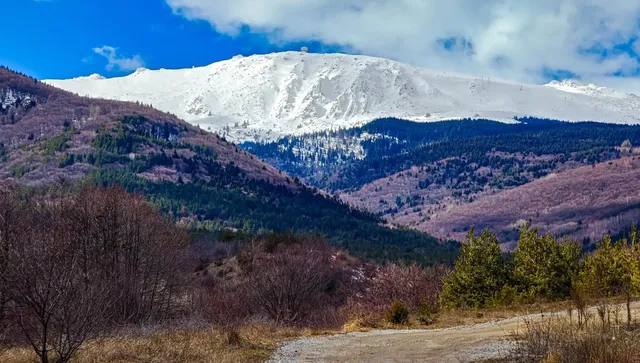 Слънчево, дъждовни облаци и валежи се очакват следобед на югозапад