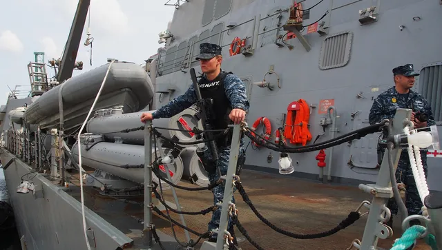 Американският разрушител USS Oscar Austin акостира в Дубровник