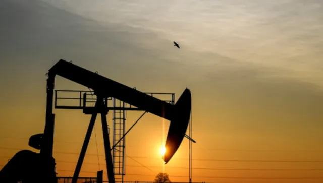 Петролът скочи с 5%