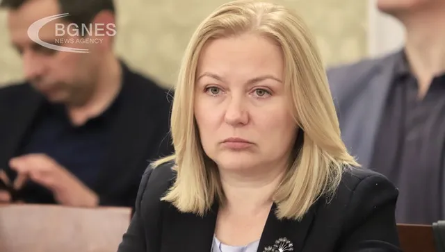 Надежда Йорданова вярва: Повече от половината българи подкрепят машините