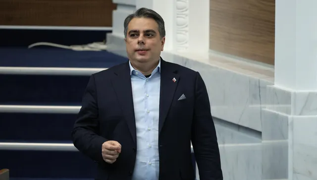 Асен Василев: Разбираемо е защо  бащите на убийците харесват „Прогресивна България“ 