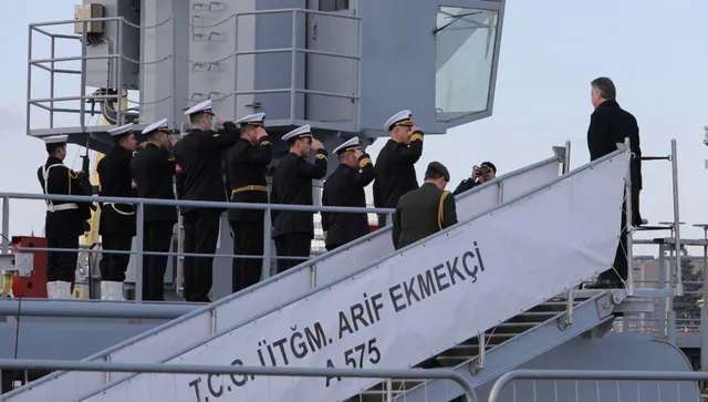 Турските военни кораби "Ариф Екмекчи" и "Айвалък"  акостираха в Бургас