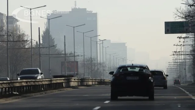 Опасен за здравето въздух в София, общината пуска зелен билет