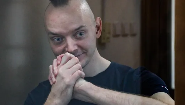 Руски опозиционен журналист загина след падане от прозорец във Франция