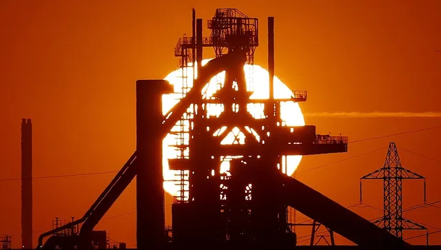 WSJ: Иран е наводнен от непродаден петрол, складиран в съмнителни стари резервоари