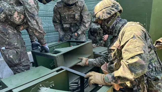 Севернокорейски войник извърши крайно рисково бягство, като се отскубна през границата 