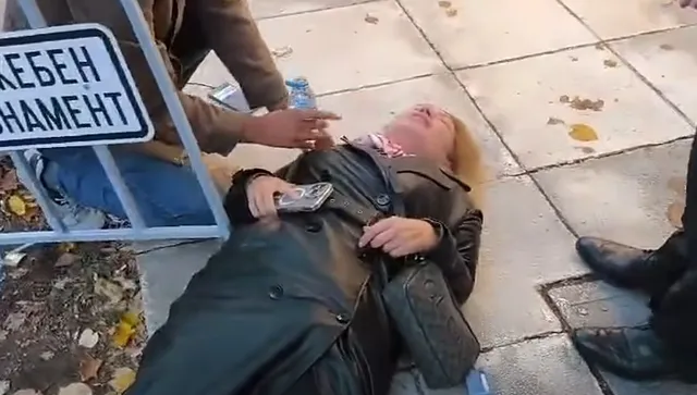 Служител на НСО повали журналистката Соня Култуклиева, председателката на НС Доцова избяга (видео)