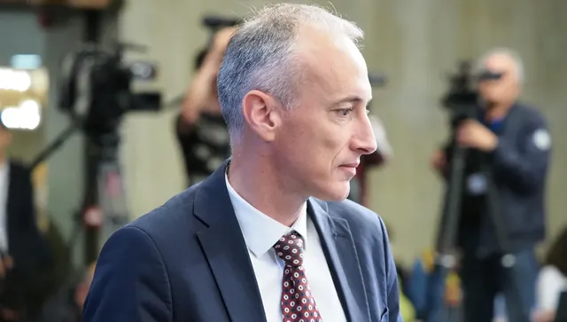 Министър Вълчев за скандала в Чикаго: Когато искат държавно финансиране, трябва да осигурят контрол