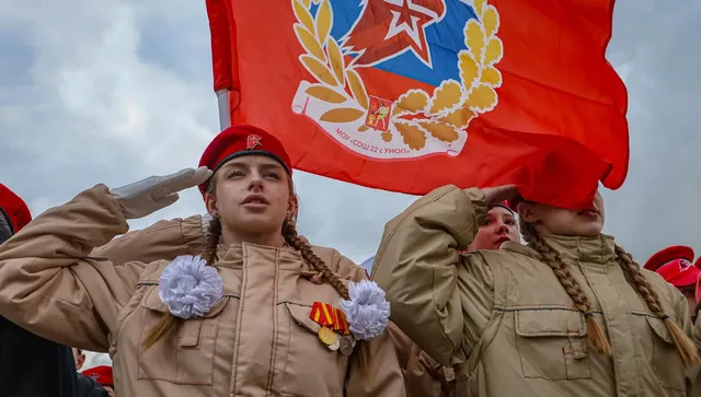 В Русия закриват ускорено училища, пропагандата в клас е задължителна