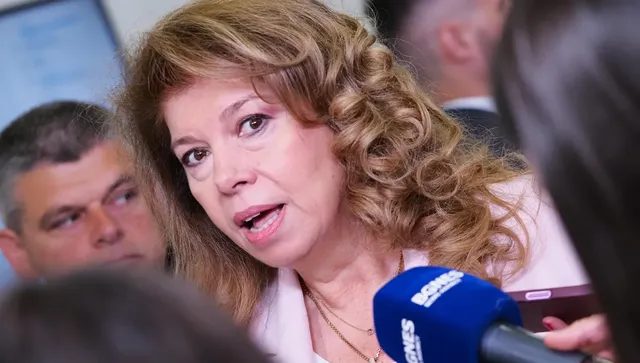 Илияна Йотова е на официално посещение във Франция