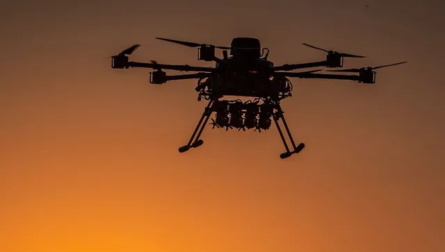 Гори голям петролен терминал в руската Ленинградска област - след атака с дронове