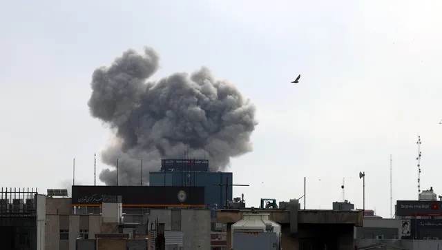 Нови мощни взривове разтърсиха Техеран